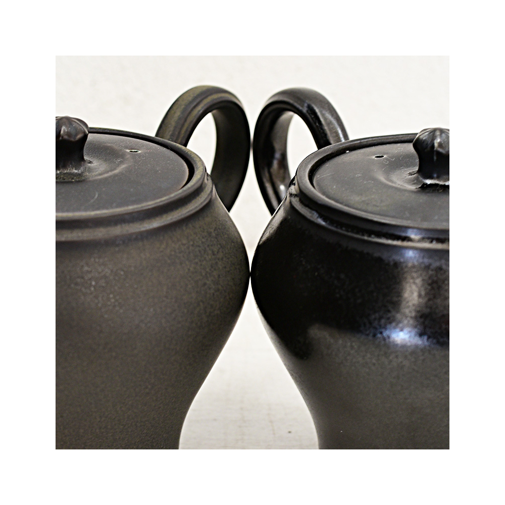 釉薬の特性上、質感に個体差が生じます