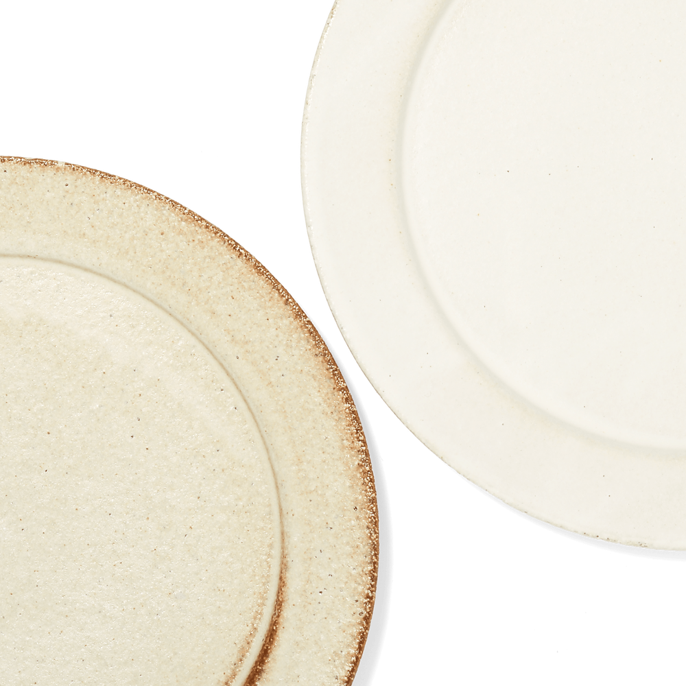 焼成の度合いや釉薬の性質上、色ムラや焦げ感に個体差が生じます