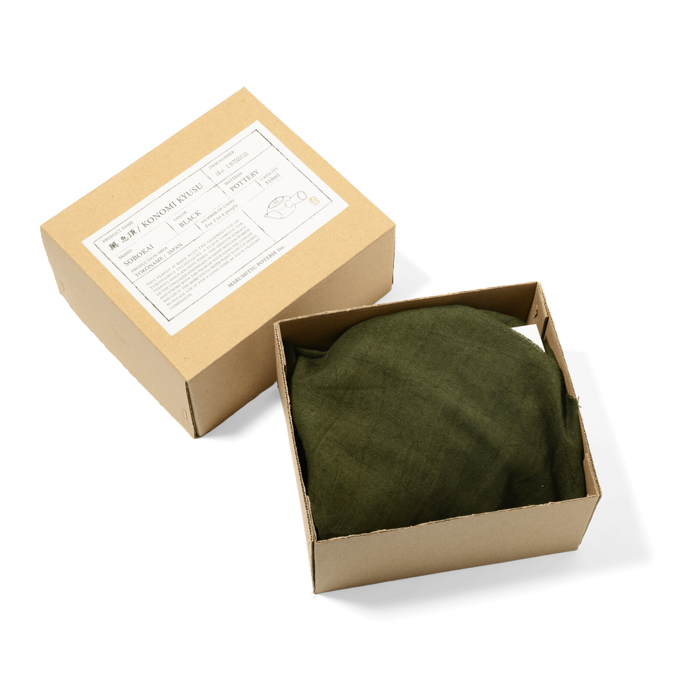 専用のリネンのクロスに包まれています